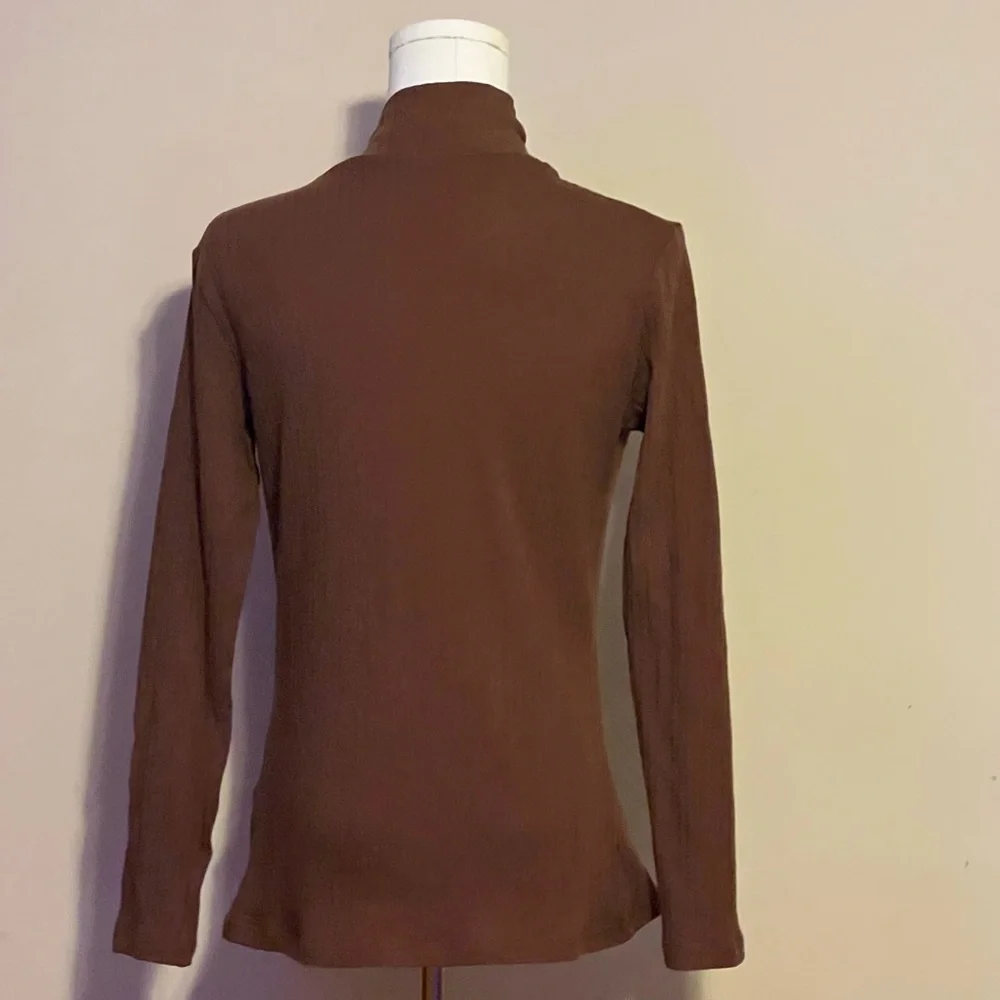 Like New Fitted Ribbed Turtleneck Rich Chocolate Top